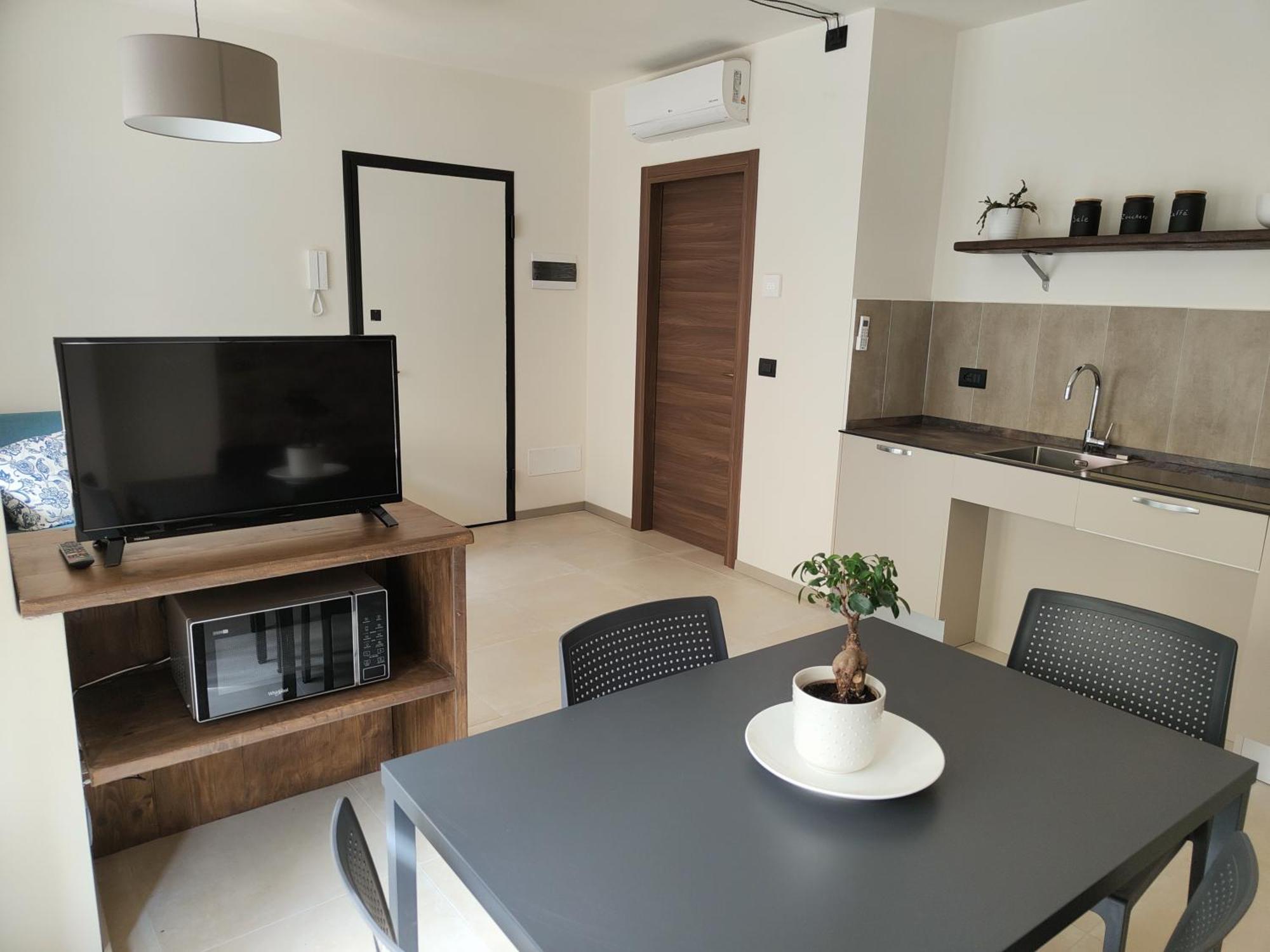 Domus Acaja Apartment Пинероло Екстериор снимка